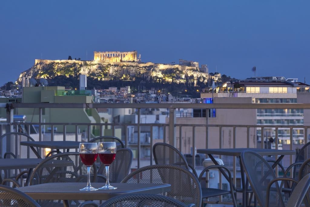 4* Candia Hotel - Αθήνα ✦ 2 Ημέρες (1 Διανυκτέρευση) ✦ 2 άτομα ✦ 18 ✦ έως 30/09/2024 ✦ Κοντά στο Κέντρο της Πόλης!