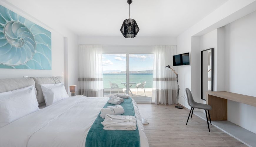 Costa Vasia Suites & Apartments - Βραχάτι Κορινθίας ✦ 2 Ημέρες (1 Διανυκτέρευση) ✦ 4 άτομα ✦ 1 ✦ έως 30/11/2024 ✦ Κοντά σε Παραλία!