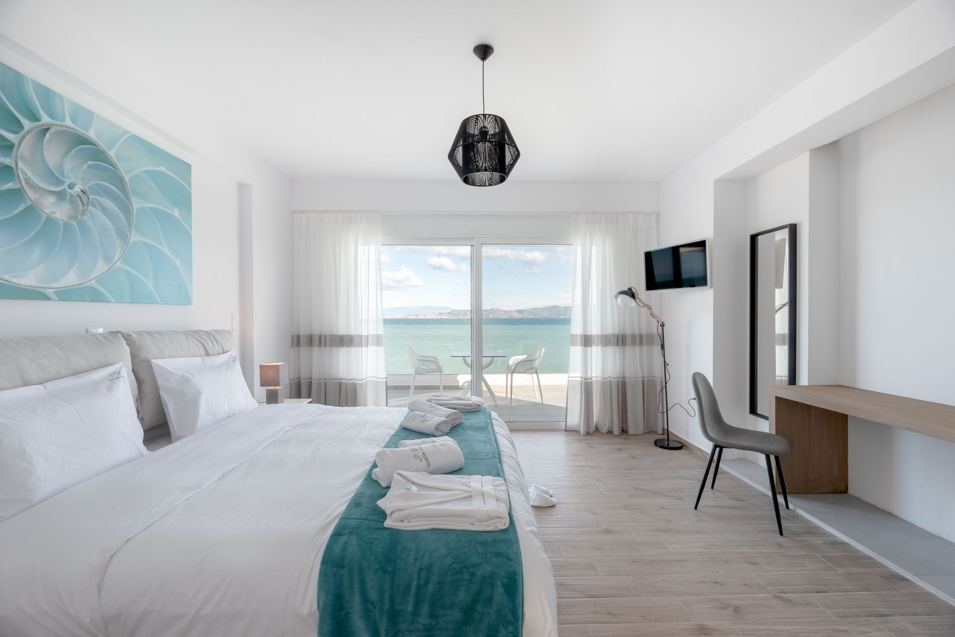 Costa Vasia Suites & Apartments - Βραχάτι Κορινθίας ✦ 2 Ημέρες (1 Διανυκτέρευση) ✦ 4 άτομα ✦ 1 ✦ έως 30/11/2024 ✦ Κοντά σε Παραλία!