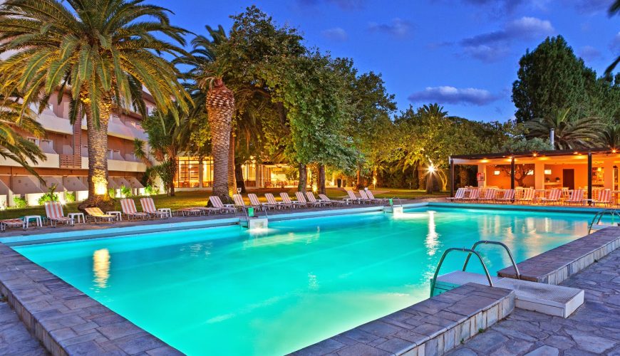 4* Long Beach Resort Hotel - Αίγιο ✦ -50% ✦ 4 Ημέρες (3 Διανυκτερεύσεις) ✦ 2 άτομα + 1 παιδί έως 12 ετών ✦ 12 ✦ 20/07/2024 έως 31/07/2024 ✦ Μπροστά στην Παραλία!