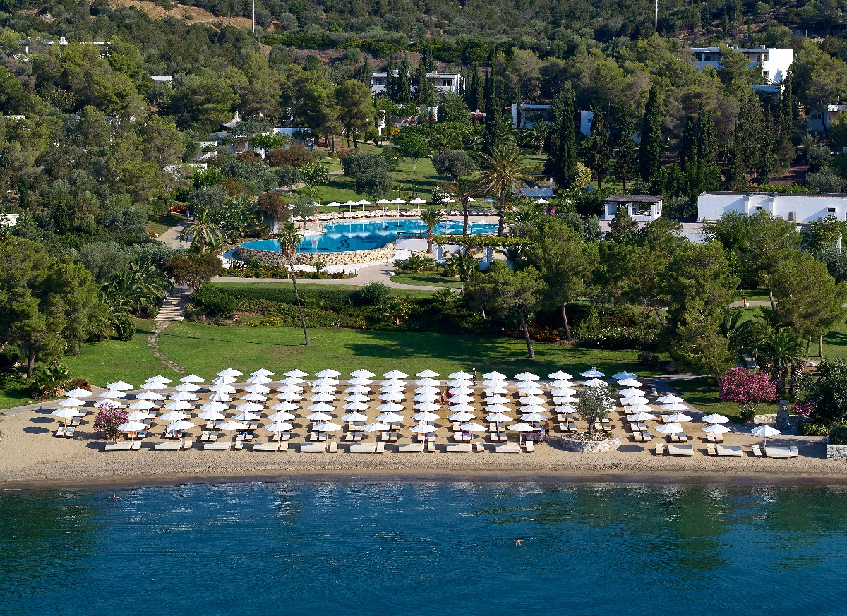 5* Hydra Beach Resort - Ερμιόνη ✦ 2 Ημέρες (1 Διανυκτέρευση) ✦ 2 άτομα + 1 παιδί έως 12 ετών ✦ 12 ✦ έως 05/10/2025 ✦ <strong>Mini Club για παιδιά!<br>ΔΩΡΟ Water Circuit<br>Μουσικές Βραδιές!<br>Aqua Aerobic