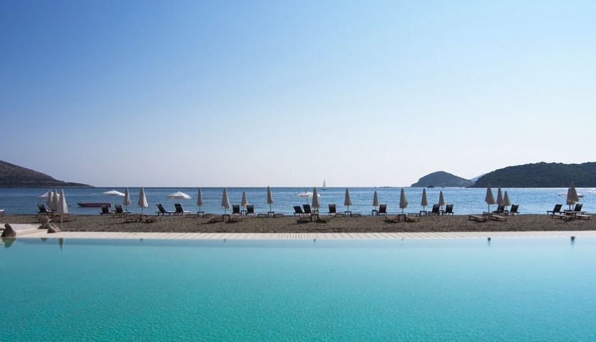 5* Plaza Resort Hotel - Ανάβυσσος ✦ 2 Days (1 Overnight) ✦ 2 individuals + 1 child up to 11 years ✦ 2 ✦ up to 31/10/2025 ✦ In front of the Beach!