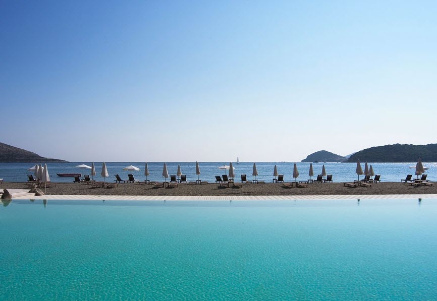 5* Plaza Resort Hotel - Ανάβυσσος ✦ 2 Days (1 Overnight) ✦ 2 individuals + 1 child up to 11 years ✦ 2 ✦ up to 31/10/2025 ✦ In front of the Beach!