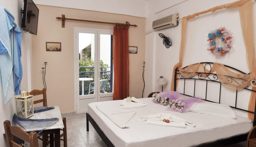 Manos Syros - Μέγας Γιαλός