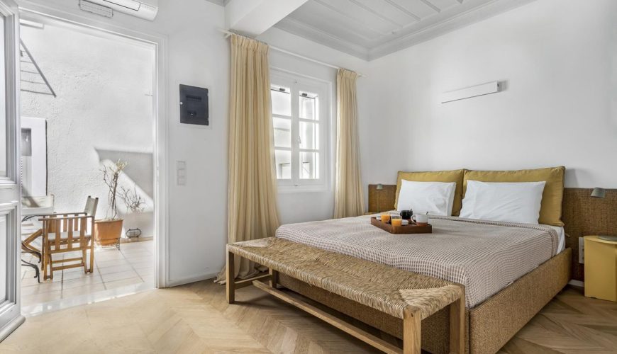 Ξενώνας Niriides - Σπέτσες ✦ -68% ✦ 2 Ημέρες (1 Διανυκτέρευση) ✦ 2 άτομα + 1 παιδί έως 1 έτους ✦ 18 ✦ έως 30/10/2025 ✦ <Strong>Κοντά στο λιμάνι!</strong>