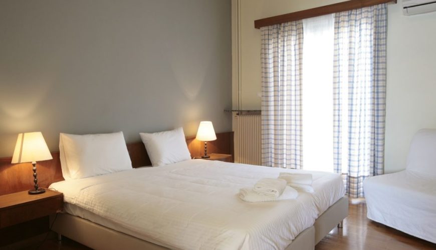 Theoxenia Hotel - Λουτράκι ✦ 3 Ημέρες (2 Διανυκτερεύσεις) ✦ 2 άτομα + 1 παιδί έως 4 ετών ✦ 1 ✦ έως 30/09/2026 ✦ <Strong>Μπροστά στην παραλία!</strong>