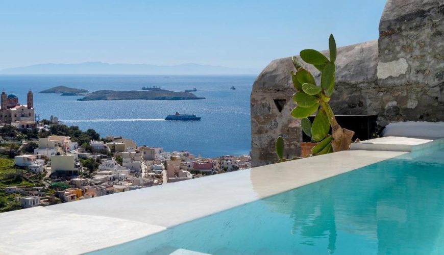 Wind Tales - Σύρος ✦ 2 Ημέρες (1 Διανυκτέρευση) ✦ 2 άτομα ✦ 2 ✦ έως 31/10/2025 ✦ Εκπληκτική Θέα στην θάλασσα!